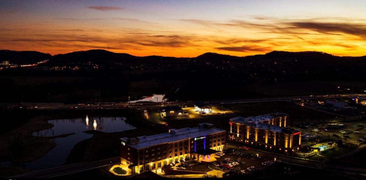Holiday Inn Express & Suites Franklin - Berry Farms By Ihg Dış mekan fotoğraf